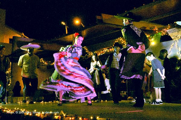 Last dance, Jarabe Tapatio - El Grupo Folklorico Atotonilco 30th Anniversary at Guadalupe 25 September 2009 - photo, copyright 2009 Mike Strong