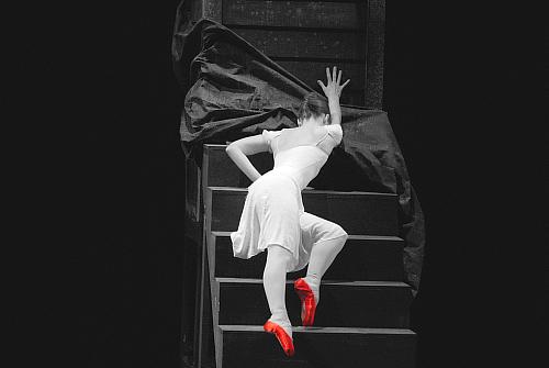 Karen (Jennifer Tierney) dies on the steps in The Red Shoes ballet, Choreo by Matthew Powell in the Crossroads Ballet