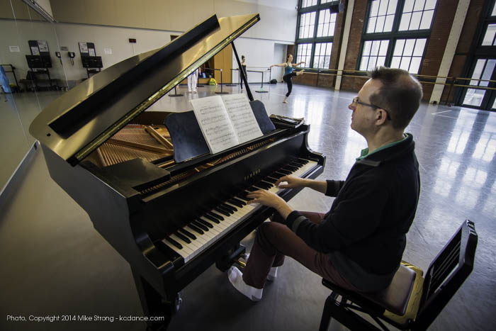 Lamar Simms on piano during City in Motion Companys rehearsal of Stephanie Whittlers piece,