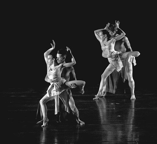 (L-R) Molly Vaeth, Eric Harbin, Pam Auinbauh, Mike Tomlinson in Passage by DeeAnna Hiett for the fall 2008 UMKC dance concert