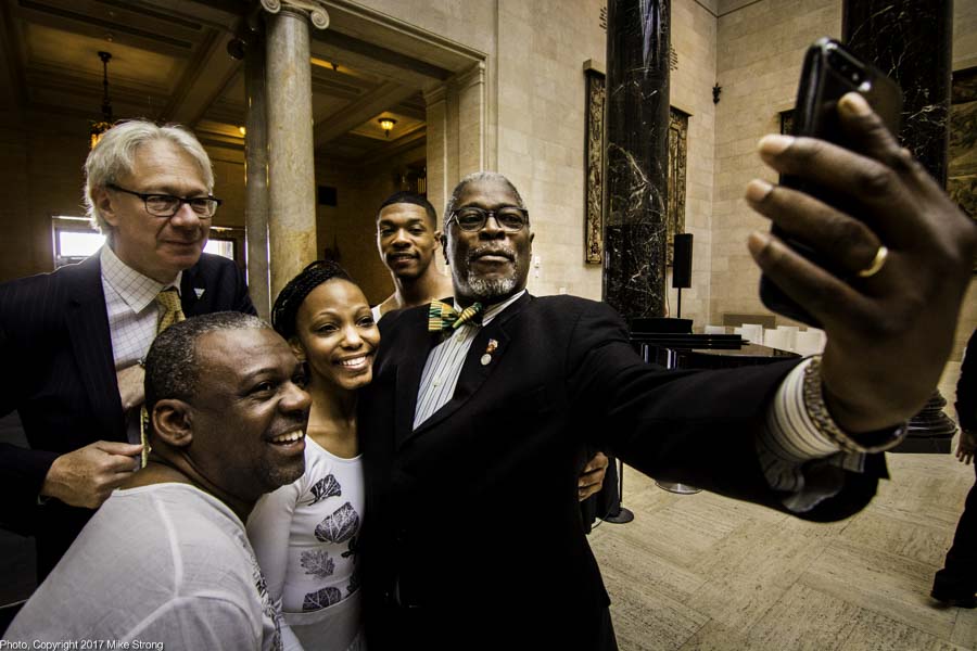 Left-Right: Museum DIrector Julián Zugazagoitia, KCFAA Chief Artistic Officer Tyrone Aiken, dancer Latra Wilson, dancer DaJuan Johnson and Kansas City Mayor Sly James taking a selfie at the Juneteenth event opener at The Nelson-Atkins Museum with speakers and with dancers from KCFAA. Photo, Copyright 2017 Mike Strong, kcdance.com - full usage permissions for KCFAA and the Nelson.