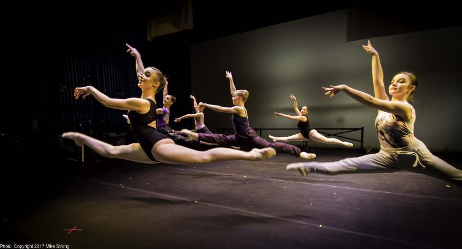 Company class before the Saturday evening performance - Hannah Baillie, Julia Harshbarger, Miriam Rogers, Annie Cook