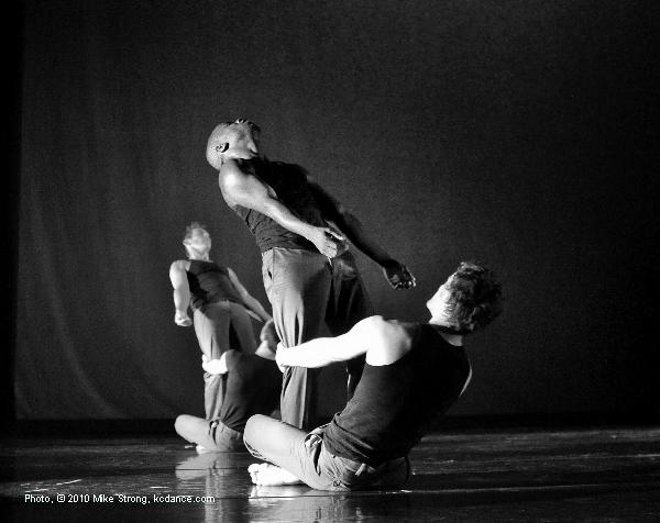 Tracy Kofford, Erik Sobbe, Telly Fowler, Michael Tomlinson in The Wright by The Band and choreographed by Tracy Kofford, Telly Fower and the dancers