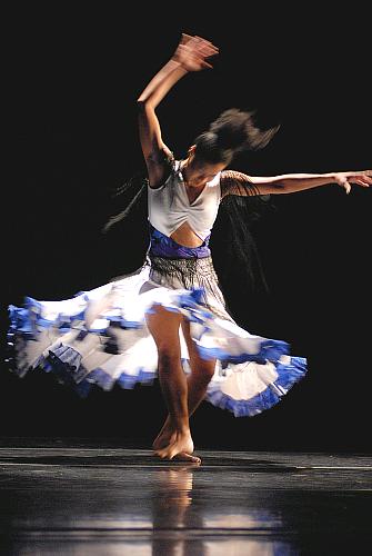 Karah Abiog in Angelitos Negros by Donald McKayle dancing with Wylliams/Henry for the Fall 2008 concert 11, 12 septembre